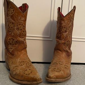 Maci Bean Boots size 4 style #4933041